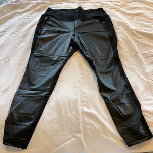 Old Navy faux leather front leggings with zipper pockets